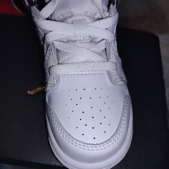 Air Jordans Childrens sneakers - Picture 5 of 8